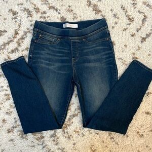 Signature by Levi Strauss & Co Gold Women's Totally Shaping Pull-on Skinny Jeans